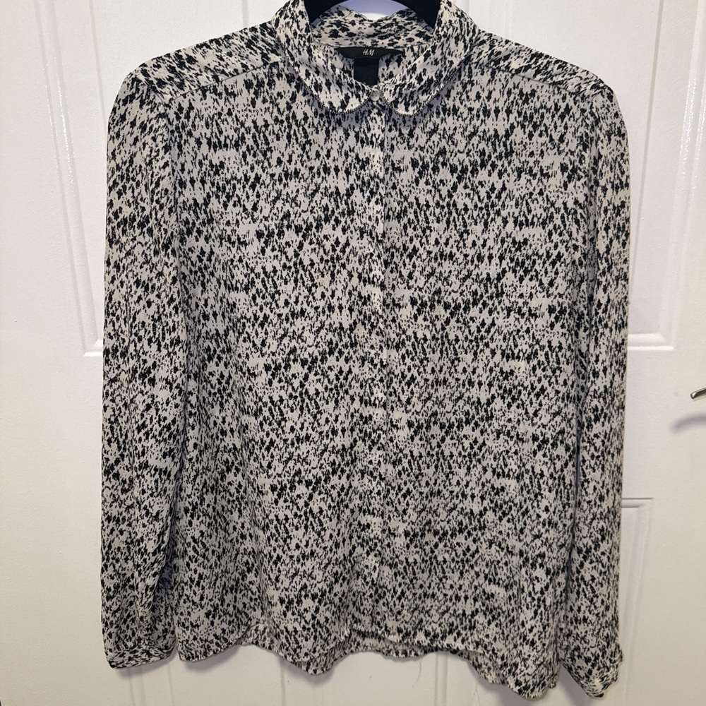 H&M Womens Long Sleeve Dress shirt Hidden Button up Black & White blouse Size 6